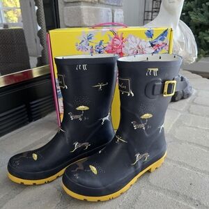 Joules Navy Rain Boots with Dogs and Umbrella Print With Yellow Soles. 7M